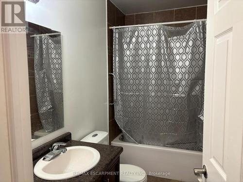 124 Cathcart Street, Hamilton, ON - Indoor Photo Showing Bathroom