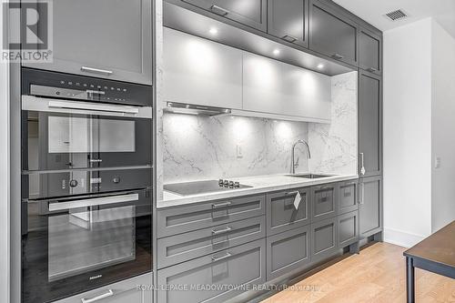 826 - 155 Merchants' Wharf, Toronto, ON - Indoor Photo Showing Kitchen With Upgraded Kitchen