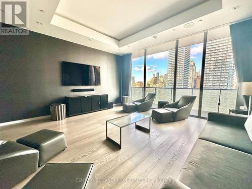 412 - 57 St. Joseph Street, Toronto, ON - Indoor Photo Showing Living Room