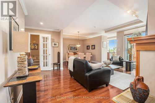 704 - 136 Darlington Private, Ottawa, ON - Indoor Photo Showing Living Room