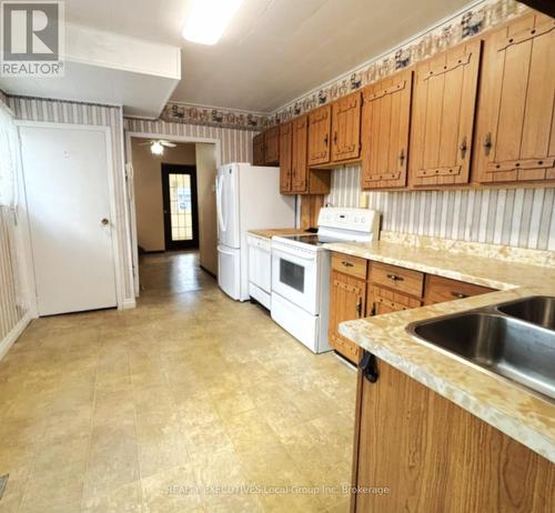 844 Queen Street, North Bay (Ferris), ON - Indoor Photo Showing Kitchen With Double Sink
