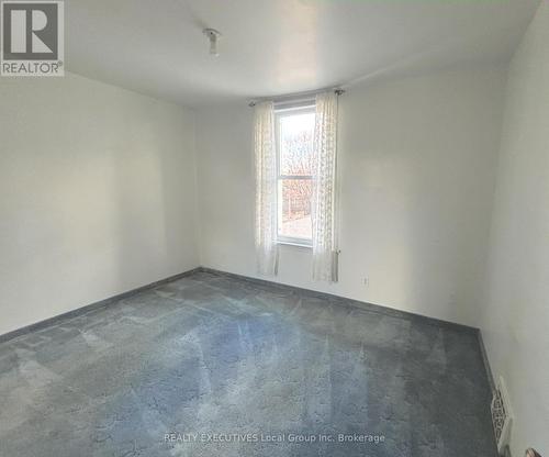 844 Queen Street, North Bay (Ferris), ON - Indoor Photo Showing Other Room