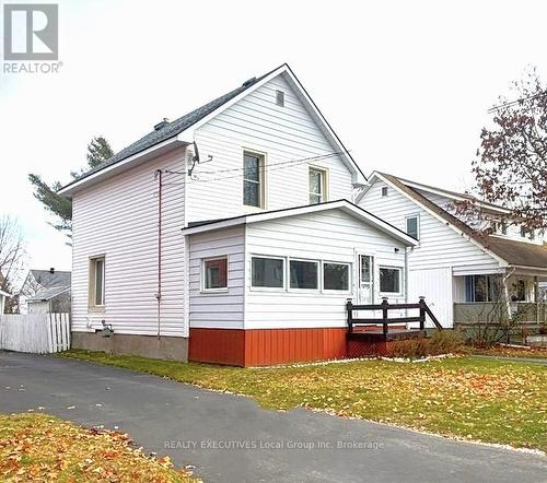 844 Queen Street, North Bay (Ferris), ON - Outdoor