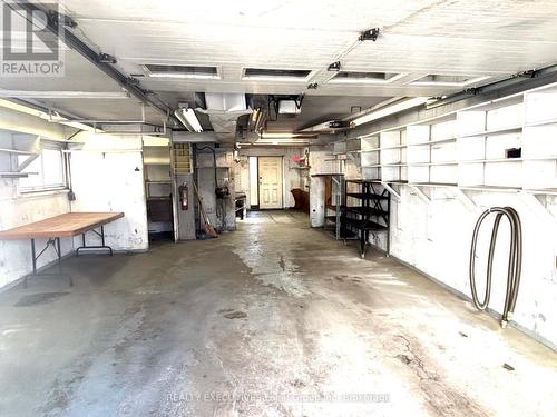 844 Queen Street, North Bay (Ferris), ON - Indoor Photo Showing Garage