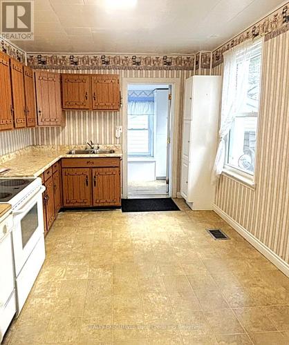 844 Queen Street, North Bay (Ferris), ON - Indoor Photo Showing Kitchen With Double Sink
