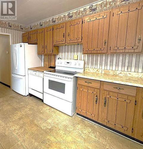 844 Queen Street, North Bay (Ferris), ON - Indoor Photo Showing Kitchen