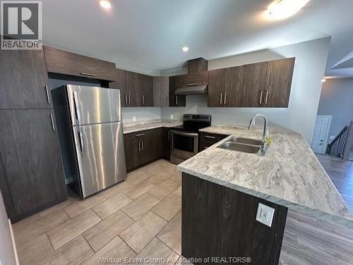3161 Viola Crescent, Windsor, ON - Indoor Photo Showing Kitchen With Double Sink With Upgraded Kitchen