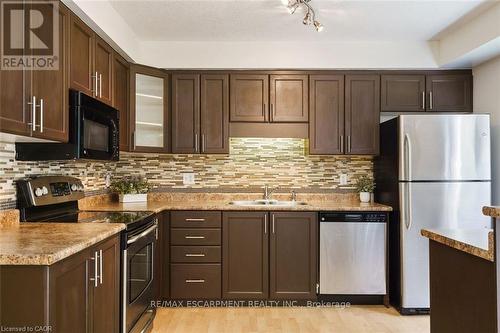 P87 - 175 David Bergey Drive, Kitchener, ON - Indoor Photo Showing Kitchen With Double Sink