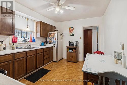 127 Lake Avenue, Richmond Hill, ON - Indoor Photo Showing Kitchen With Double Sink