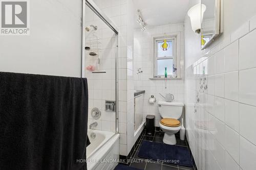 127 Lake Avenue, Richmond Hill, ON - Indoor Photo Showing Bathroom
