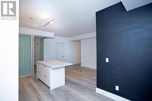 C301 - 5260 Dundas Street, Burlington, ON - Indoor Photo Showing Other Room