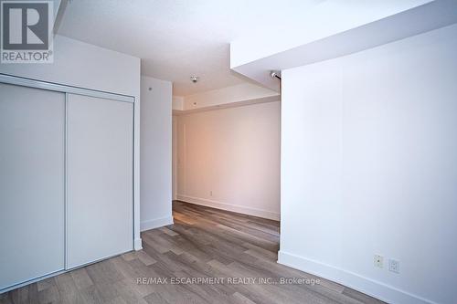 C301 - 5260 Dundas Street, Burlington, ON - Indoor Photo Showing Other Room