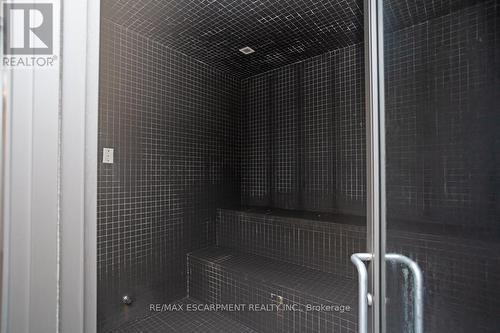 C301 - 5260 Dundas Street, Burlington, ON - Indoor