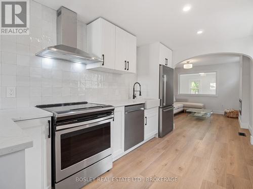 394 Fleet Street, Welland (Lincoln/Crowland), ON - Indoor Photo Showing Kitchen With Stainless Steel Kitchen With Upgraded Kitchen