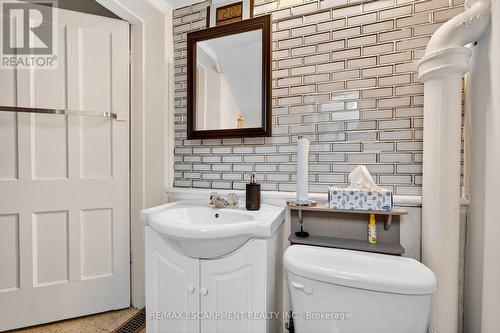 79 Murray Street E, Hamilton, ON - Indoor Photo Showing Bathroom