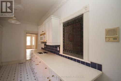 301 Waverley Street, Ottawa, ON - Indoor