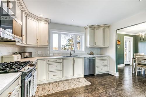 2224 Hulda Street, Sudbury, ON - Indoor Photo Showing Kitchen With Upgraded Kitchen