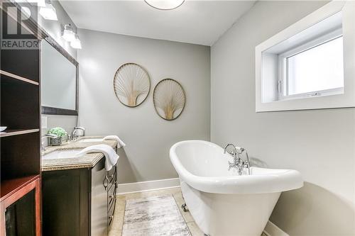 2224 Hulda Street, Sudbury, ON - Indoor Photo Showing Bathroom