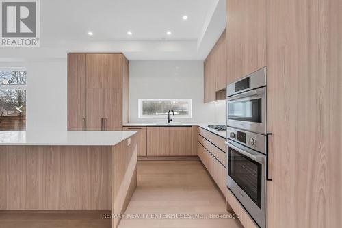 76 - 50 Lou Parsons Way, Mississauga, ON - Indoor Photo Showing Kitchen With Upgraded Kitchen