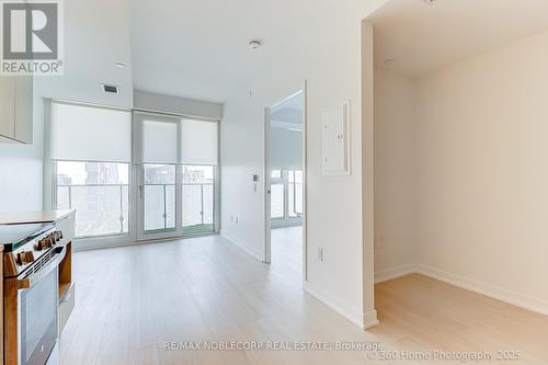 2912 - 3900 Confederation Parkway, Mississauga, ON - Indoor Photo Showing Other Room