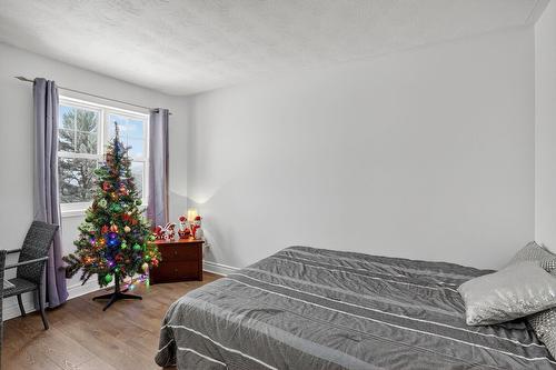 Chambre à coucher - 22 Ch. Constantineau, Grenville-Sur-La-Rouge, QC - Indoor Photo Showing Bedroom
