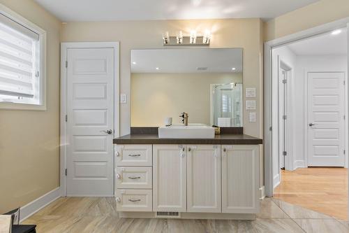 Salle de bains - 2345 Rue Du Passerin, Laval (Sainte-Rose), QC - Indoor Photo Showing Other Room