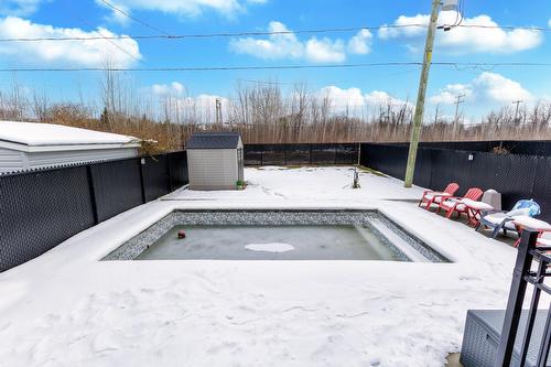 Piscine - 2345 Rue Du Passerin, Laval (Sainte-Rose), QC - Outdoor