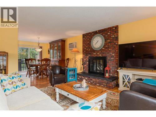 1923 Riverside Crescent, Castlegar, BC - Indoor Photo Showing Living Room With Fireplace