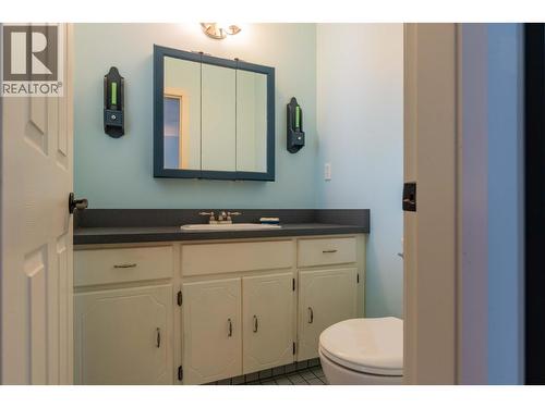 1923 Riverside Crescent, Castlegar, BC - Indoor Photo Showing Bathroom