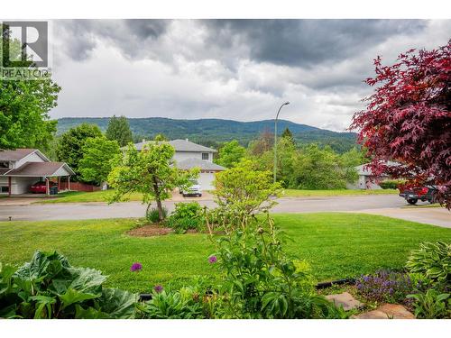 1923 Riverside Crescent, Castlegar, BC - Outdoor With View
