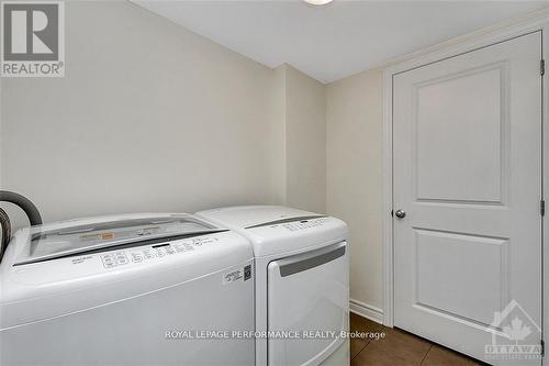 610 Lauraleaf Crescent, Ottawa, ON - Indoor Photo Showing Laundry Room