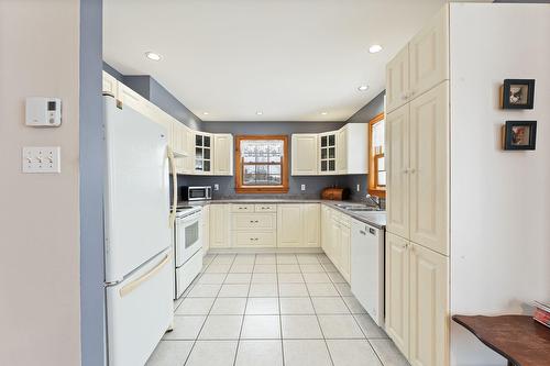 Cuisine - 240Z Ch. De Brome, Lac-Brome, QC 