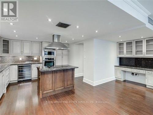 Ph1605 - 71 Charles Street E, Toronto, ON - Indoor Photo Showing Kitchen With Upgraded Kitchen