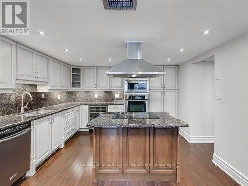 Ph1605 - 71 Charles Street E, Toronto, ON - Indoor Photo Showing Kitchen With Upgraded Kitchen