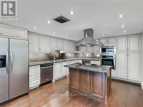 Ph1605 - 71 Charles Street E, Toronto, ON - Indoor Photo Showing Kitchen With Upgraded Kitchen