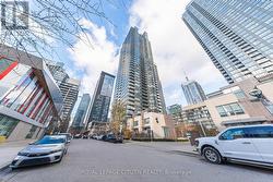 2512 - 15 FORT YORK BOULEVARD  Toronto, ON M5V 3Y4