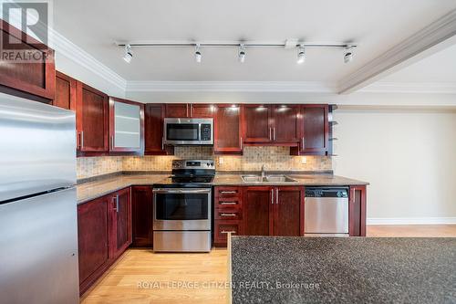 202 - 260 Seneca Hill Drive, Toronto, ON - Indoor Photo Showing Kitchen With Stainless Steel Kitchen With Double Sink