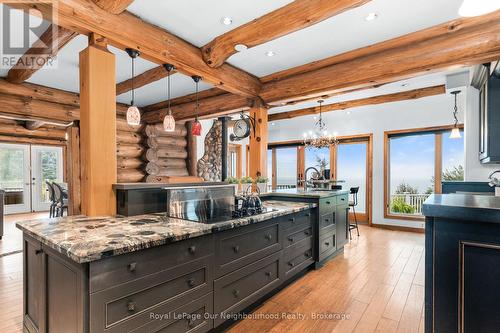 3741 Lakeshore Road E, Clarington, ON - Indoor Photo Showing Kitchen