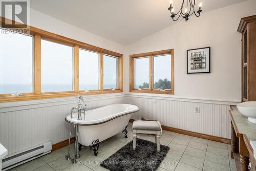 3741 Lakeshore Road E, Clarington, ON - Indoor Photo Showing Bathroom