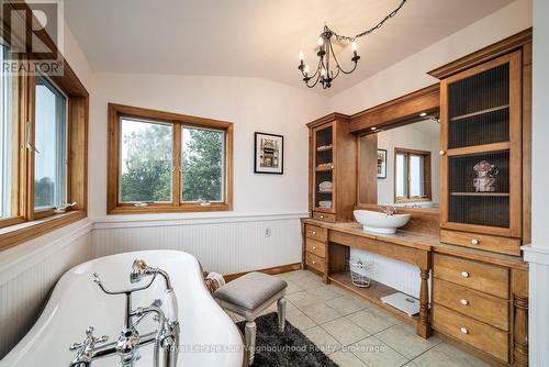 3741 Lakeshore Road E, Clarington, ON - Indoor Photo Showing Bathroom