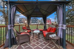 Nice sitting area on Deck - 