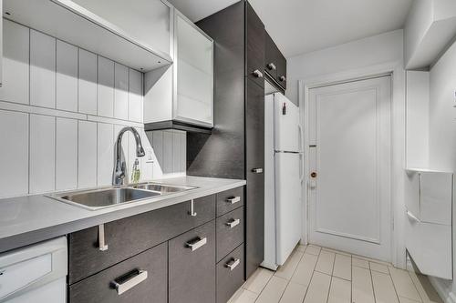 Cuisine - 12-370 Ch. Ste-Foy, Québec (La Cité-Limoilou), QC - Indoor Photo Showing Kitchen With Double Sink