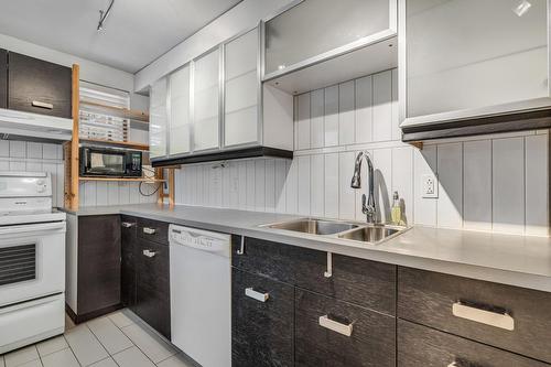 Cuisine - 12-370 Ch. Ste-Foy, Québec (La Cité-Limoilou), QC - Indoor Photo Showing Kitchen With Double Sink