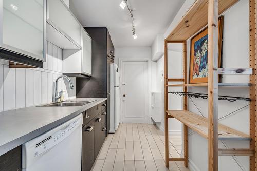 Cuisine - 12-370 Ch. Ste-Foy, Québec (La Cité-Limoilou), QC - Indoor Photo Showing Kitchen With Double Sink