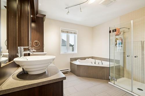 Bathroom - 35 Rue De Ségovie, Candiac, QC - Indoor Photo Showing Bathroom