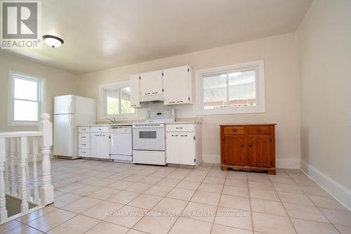 760 Chemong Road, Peterborough (Northcrest Ward 5), ON - Indoor Photo Showing Kitchen