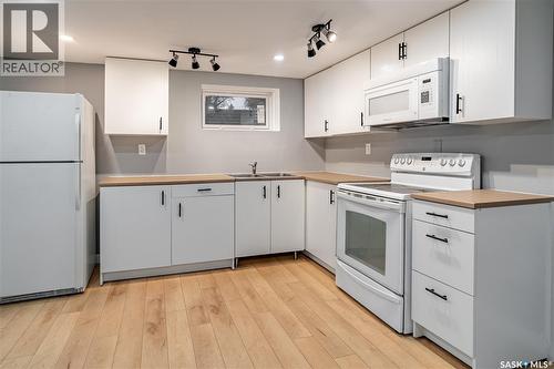 3205 Grant Road, Regina, SK - Indoor Photo Showing Kitchen With Double Sink