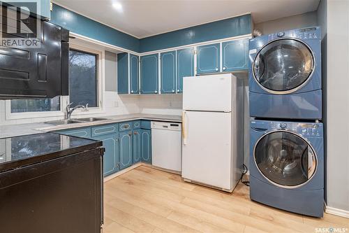 3205 Grant Road, Regina, SK - Indoor Photo Showing Laundry Room