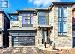 1367 PELICAN PASSAGE  Oakville, ON L6H 7Z9