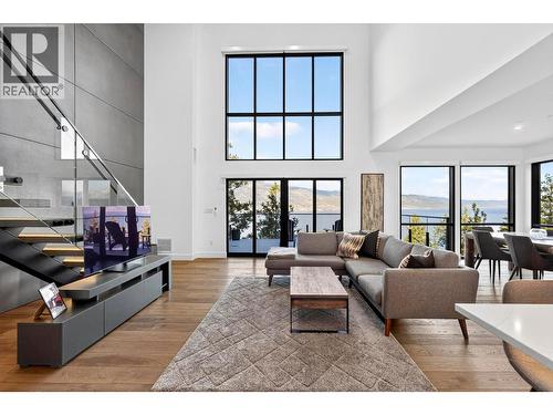 3434 Mckinley Beach Drive Unit# 408, Kelowna, BC - Indoor Photo Showing Living Room